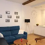 Piso Moderno A 2 Minutos Del Casco Viejo Con Parking Gratis